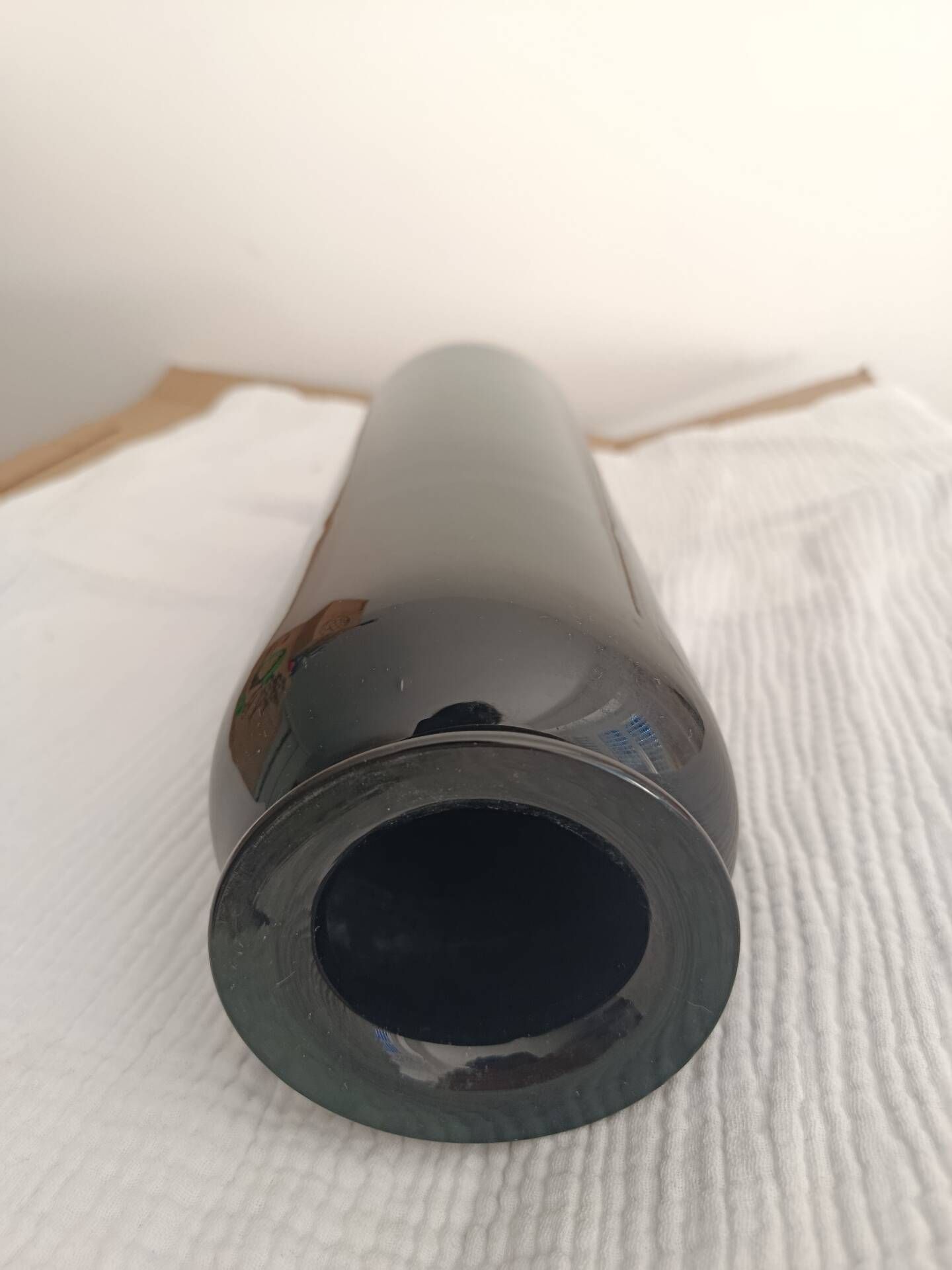 Vase en verre noir
