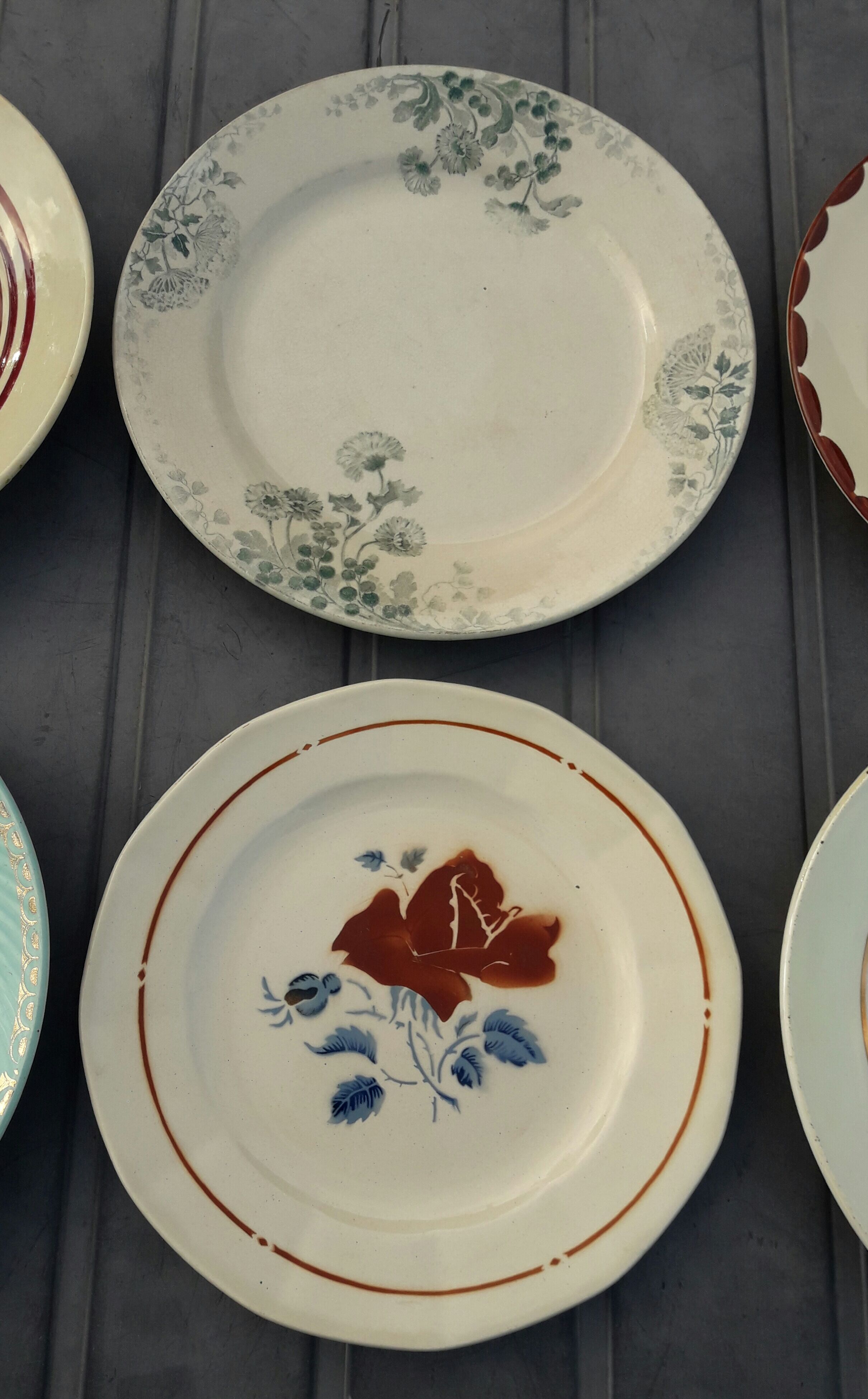 Set of 6 different flat plates