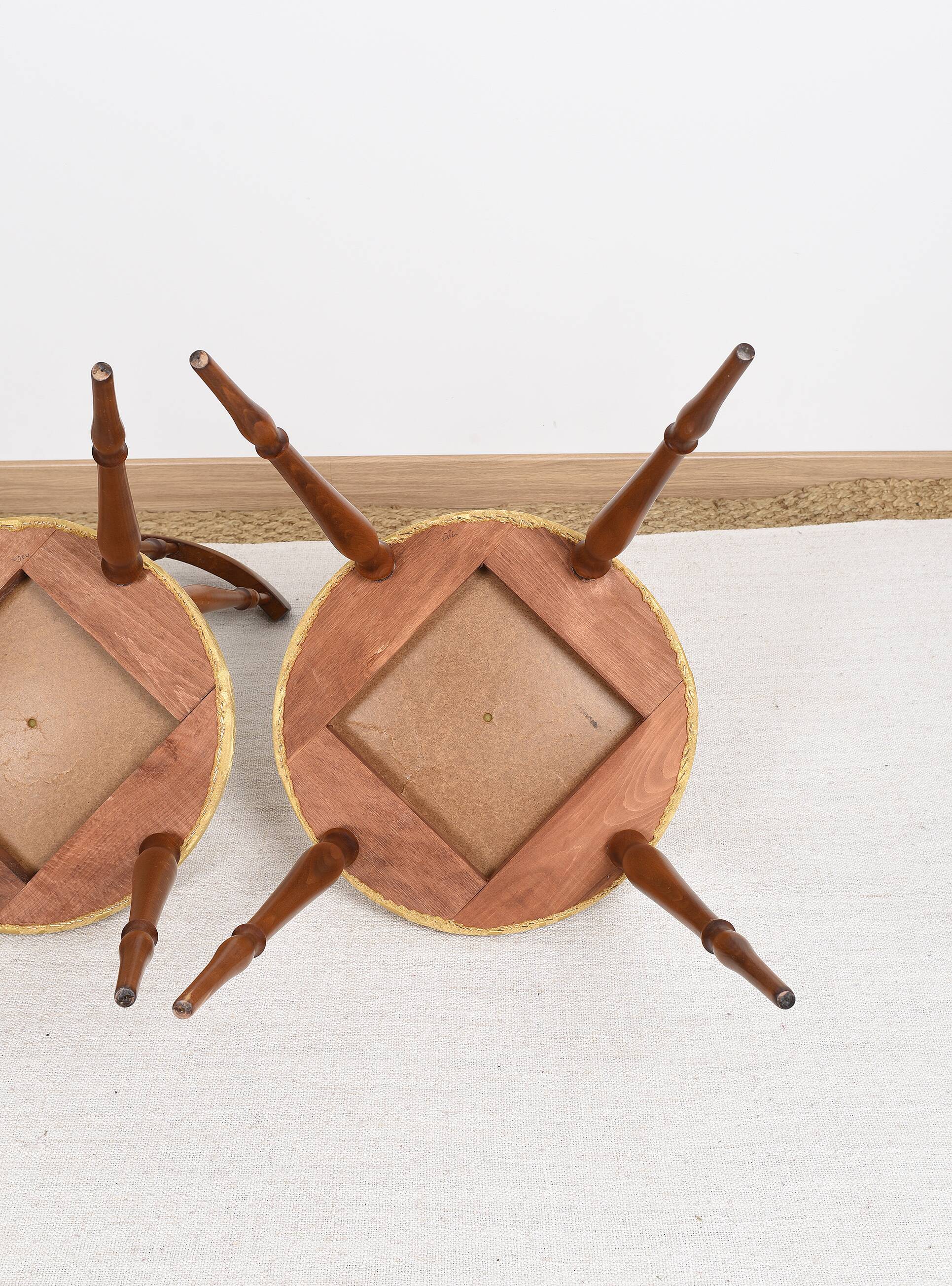 Pair of chairs in turned wood and fabric, vintage, dating from 1960.