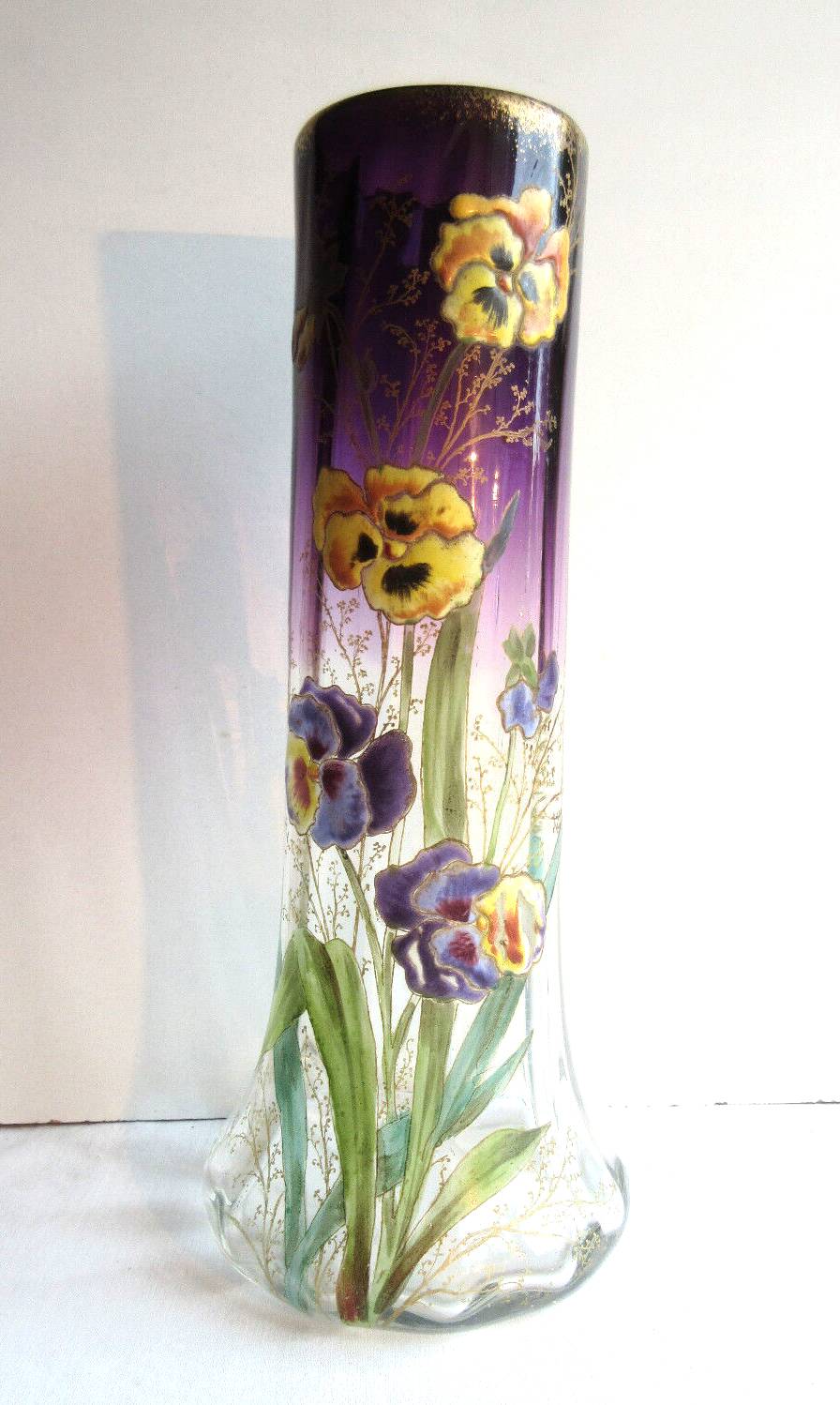 Vase émaillé legras 6 pensées multicolores, verre violet dégradé incolore.