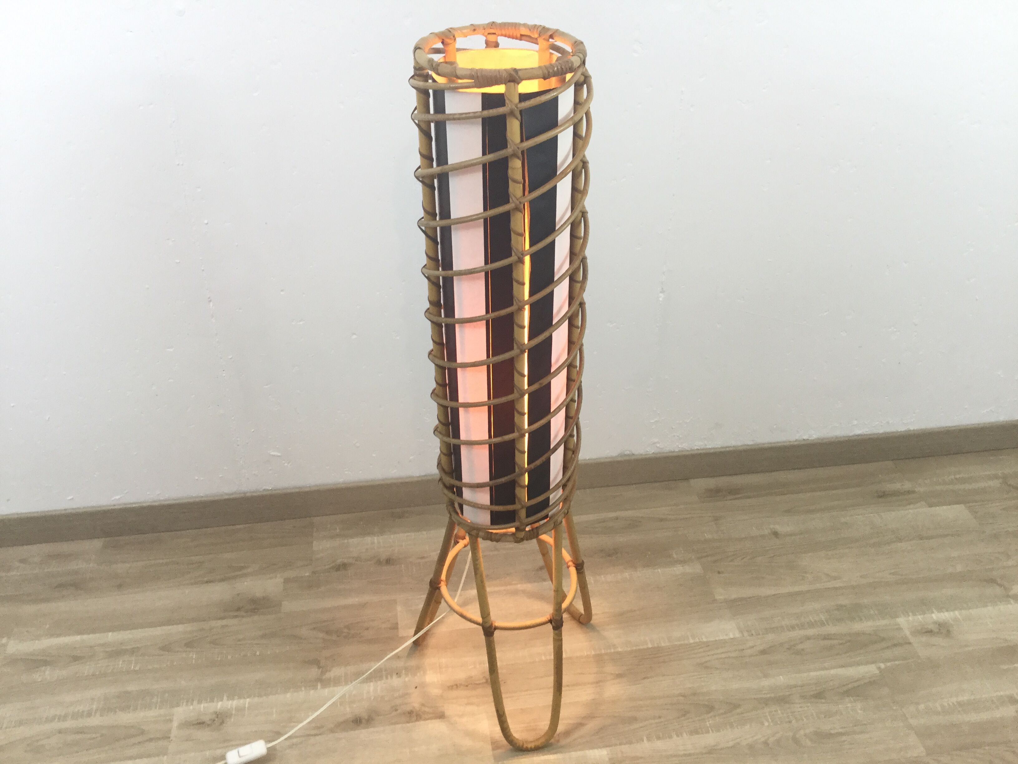 Cylindrical lamp rattan year 1960