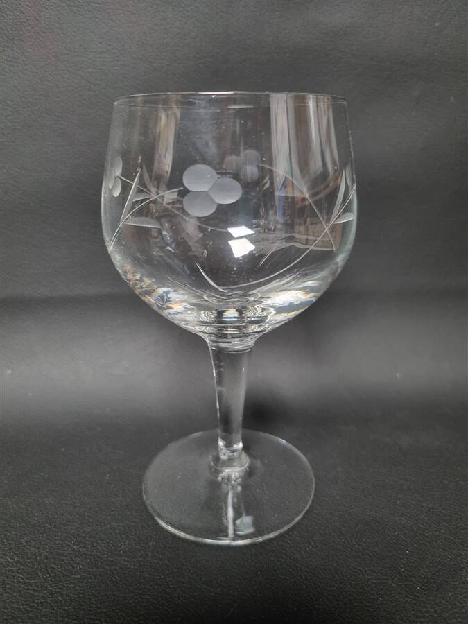 Set of 6 stemmed glasses