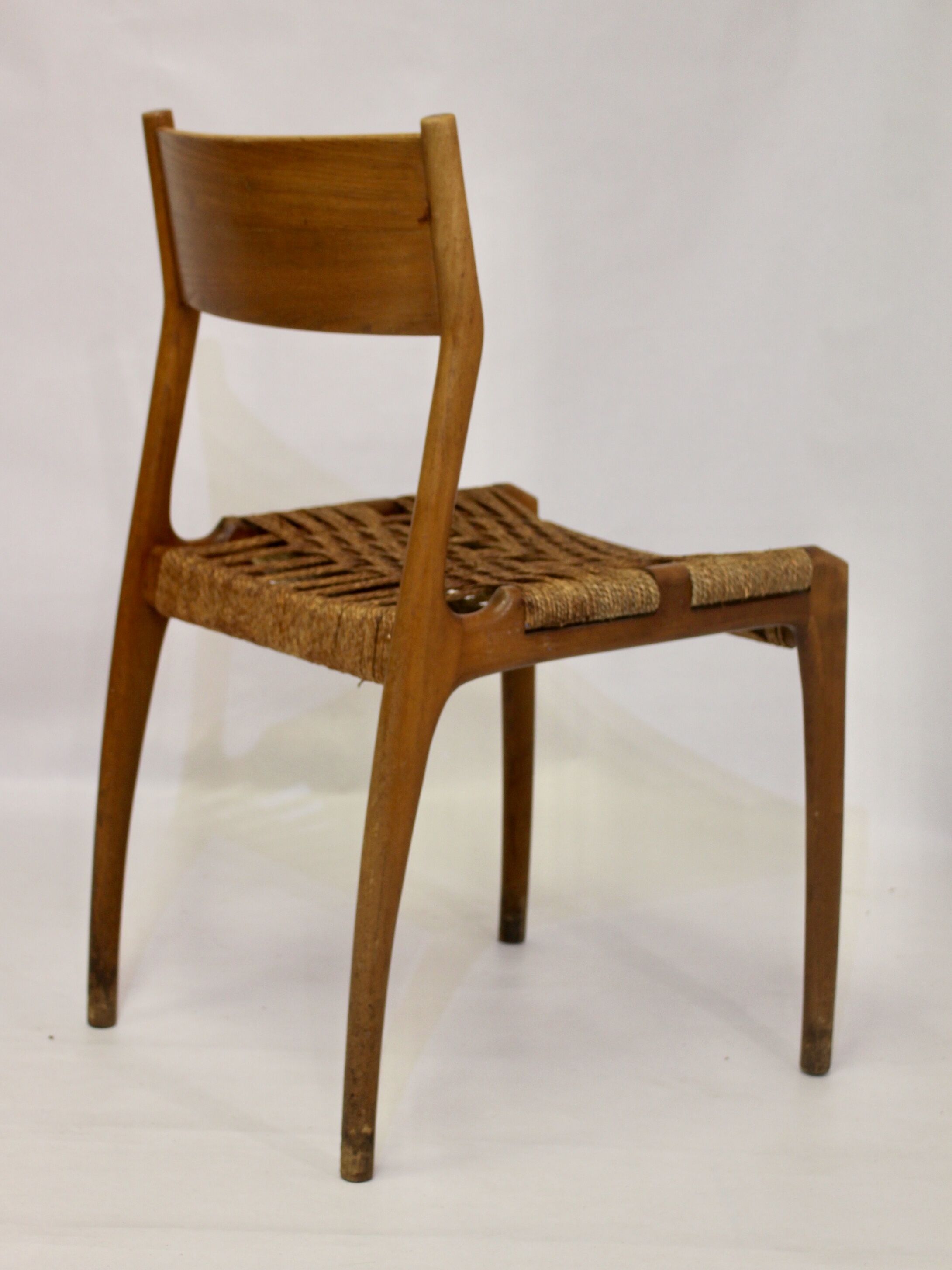 Lot de 4 chaises en chêne design italien de Consorzio Sedi Friuli 1960