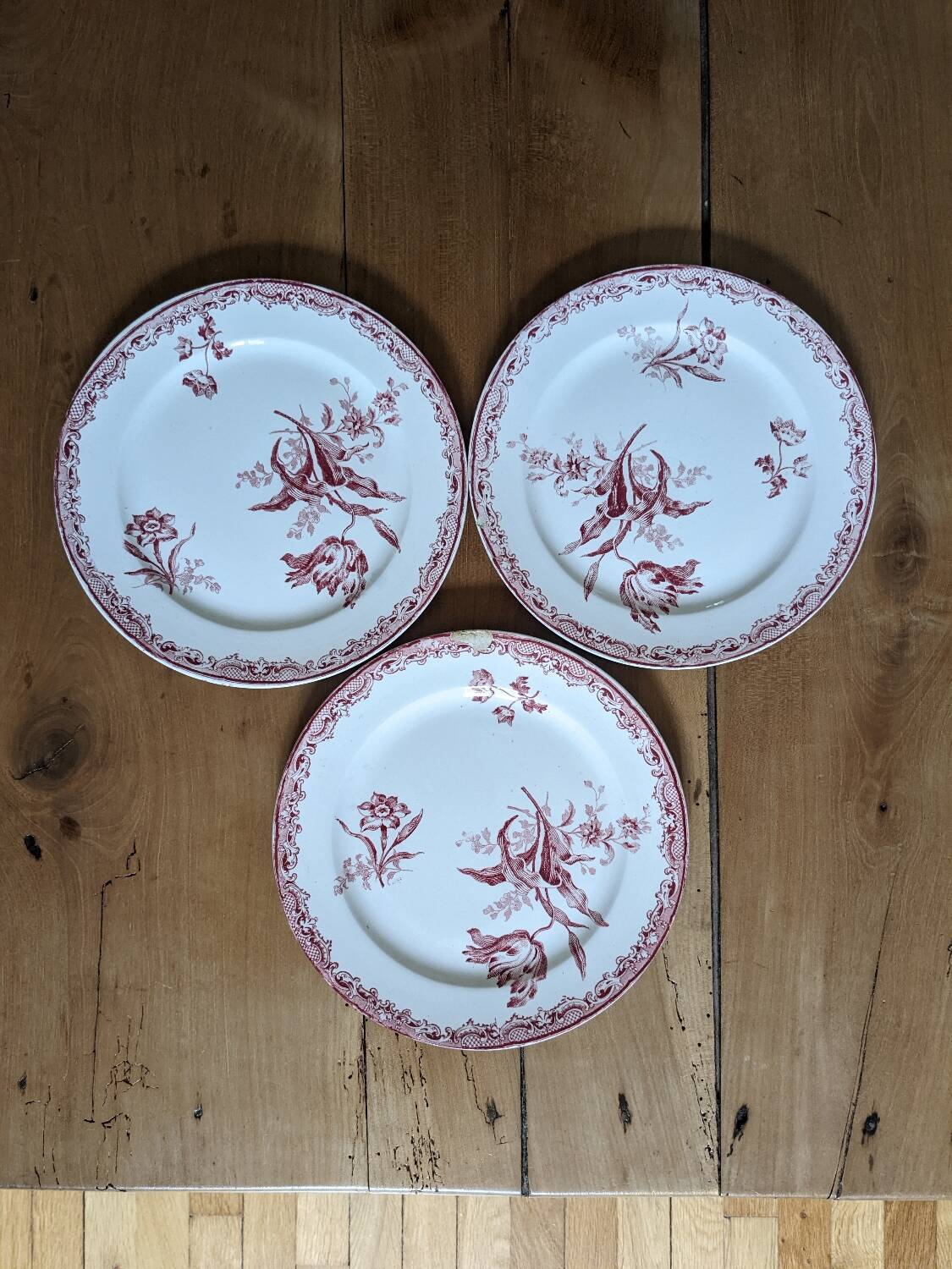 Three Fontanges Sarreguemines flat plates