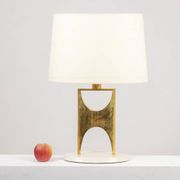 Lampe en bronze doré de forme H. 20e siècle.