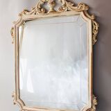 Miroir mural en bois sculpté. Miroir classique.