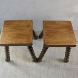 Paire de tabourets en bois massifs, pieds sculptés