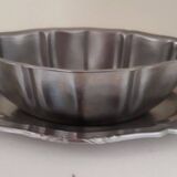 Sauce boat on Guy Degrenne tray