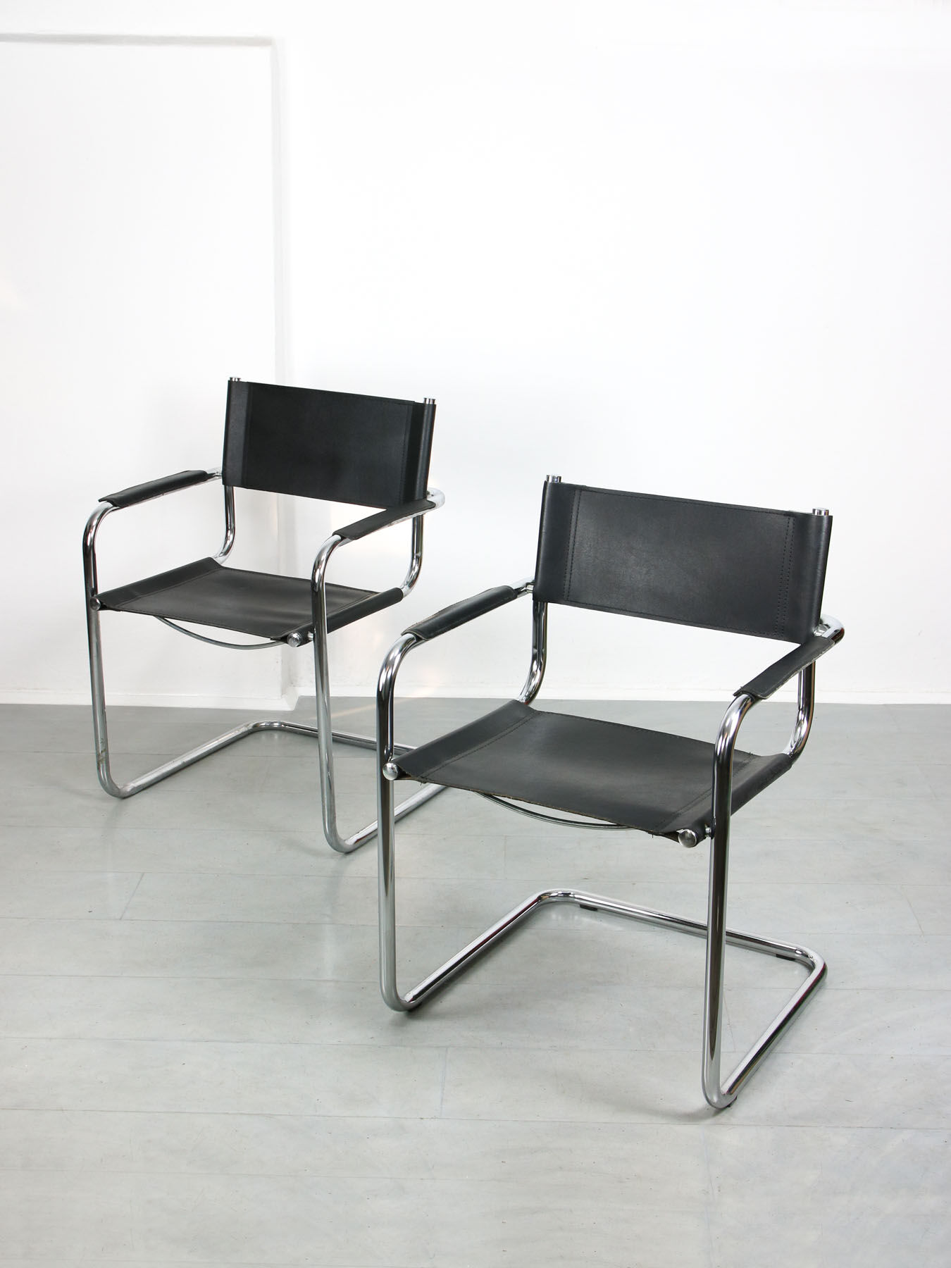 Vintage Bauhaus Cantilever S34 Leather Chair