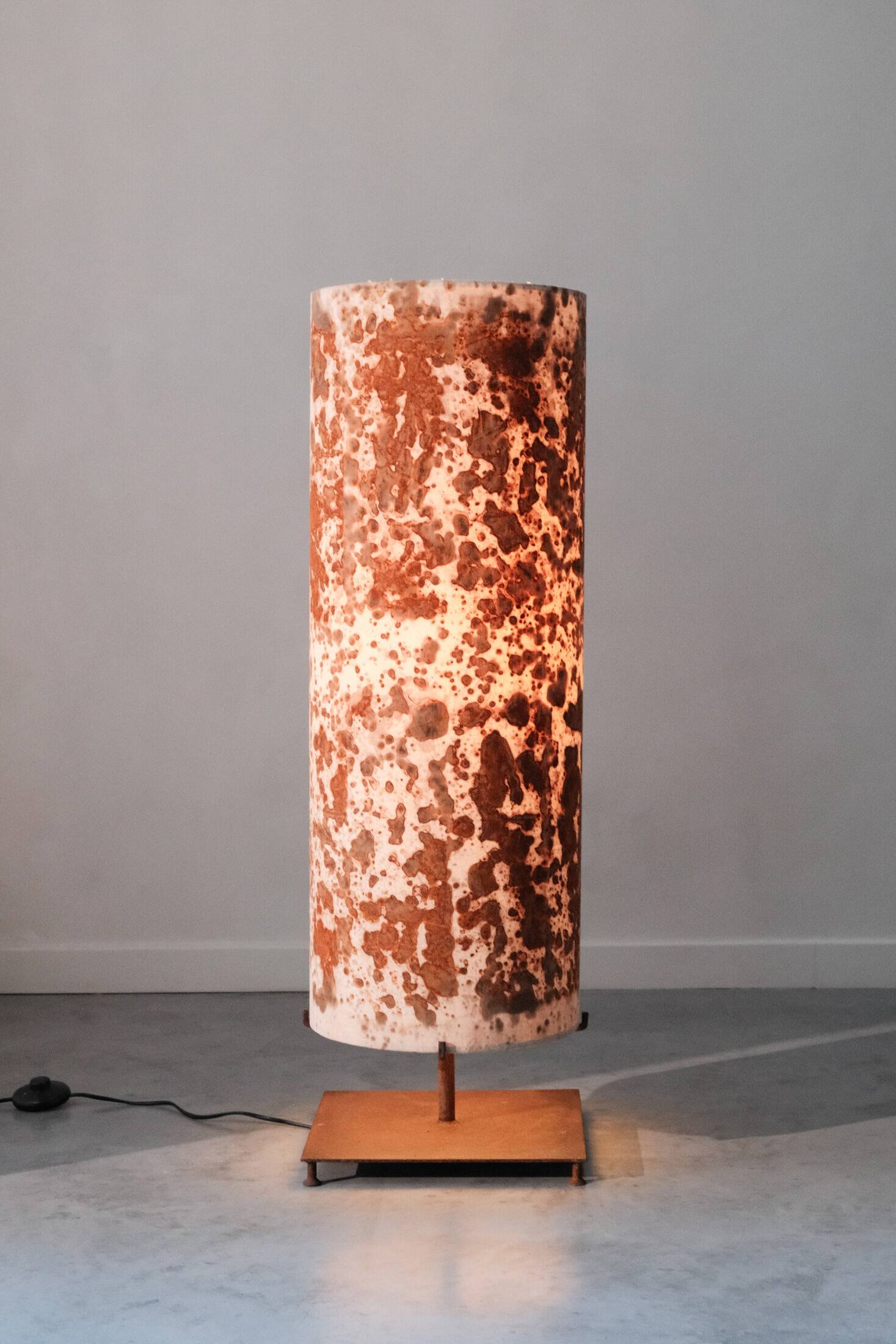 Floor lamp with rusty tones (M)