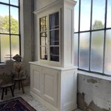 XL display case with white patina