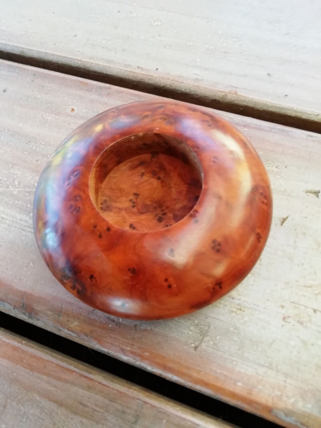 Thuja wood candle holder