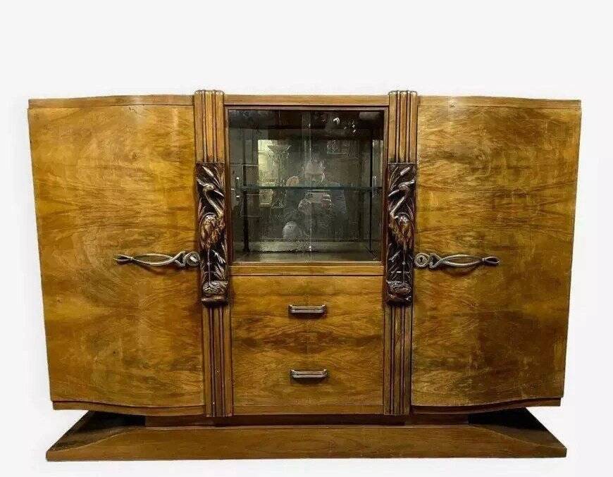 Sideboard in a row, Art Deco period, in walnut.