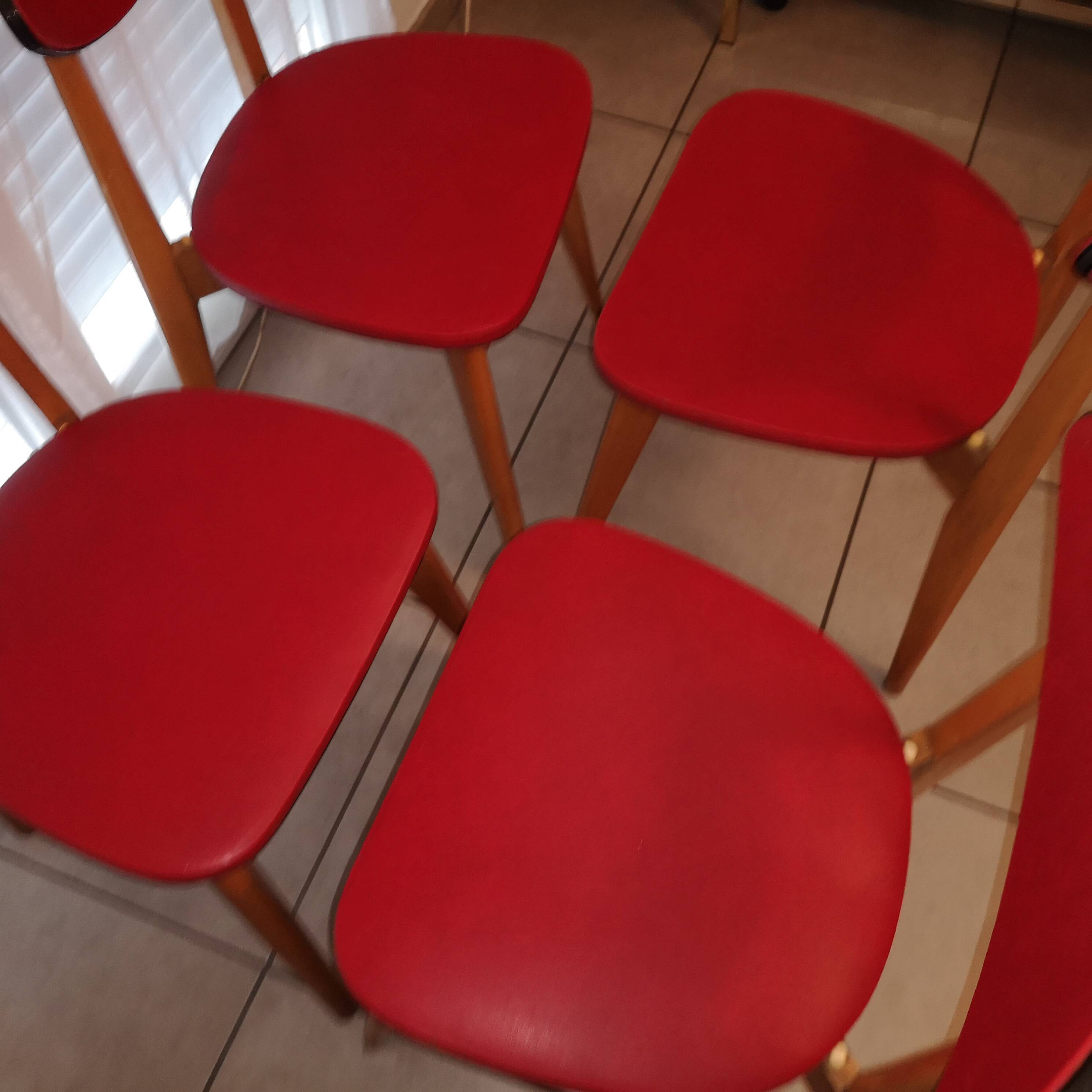 Set of 4 Vintage Chairs – 50s/60s Design – Red Faux Leather – Stackable