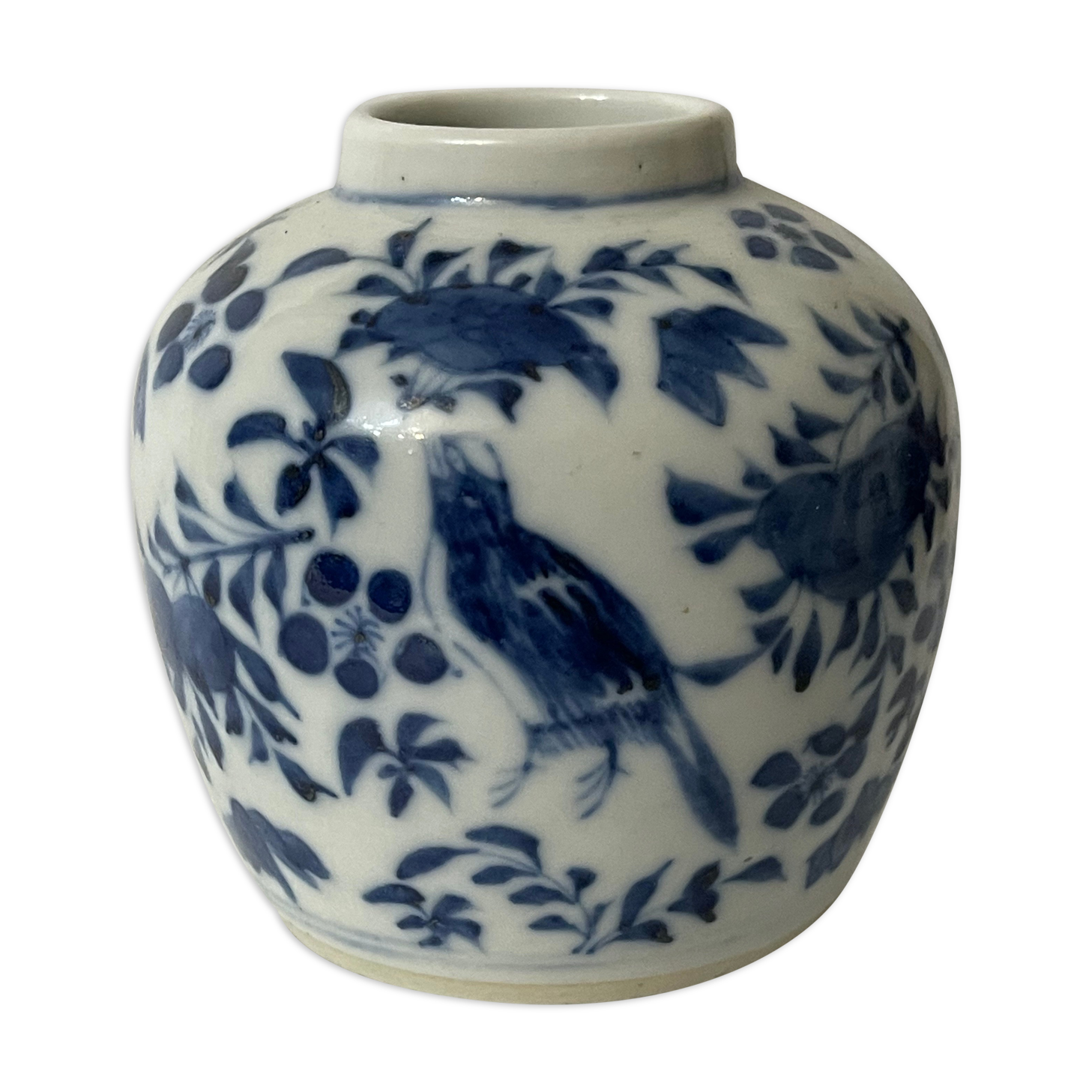 China blue white pot with butterfly bird décor nineteenth signature 4 characters
