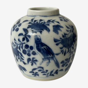 China blue white pot with butterfly bird décor nineteenth signature 4 characters