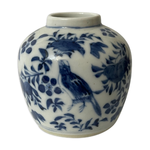 Pot blanc bleu à décor d'oiseaux