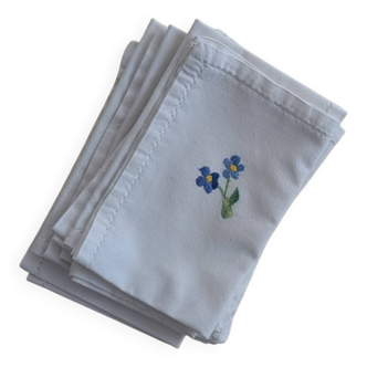 Set of 8 embroidered napkins