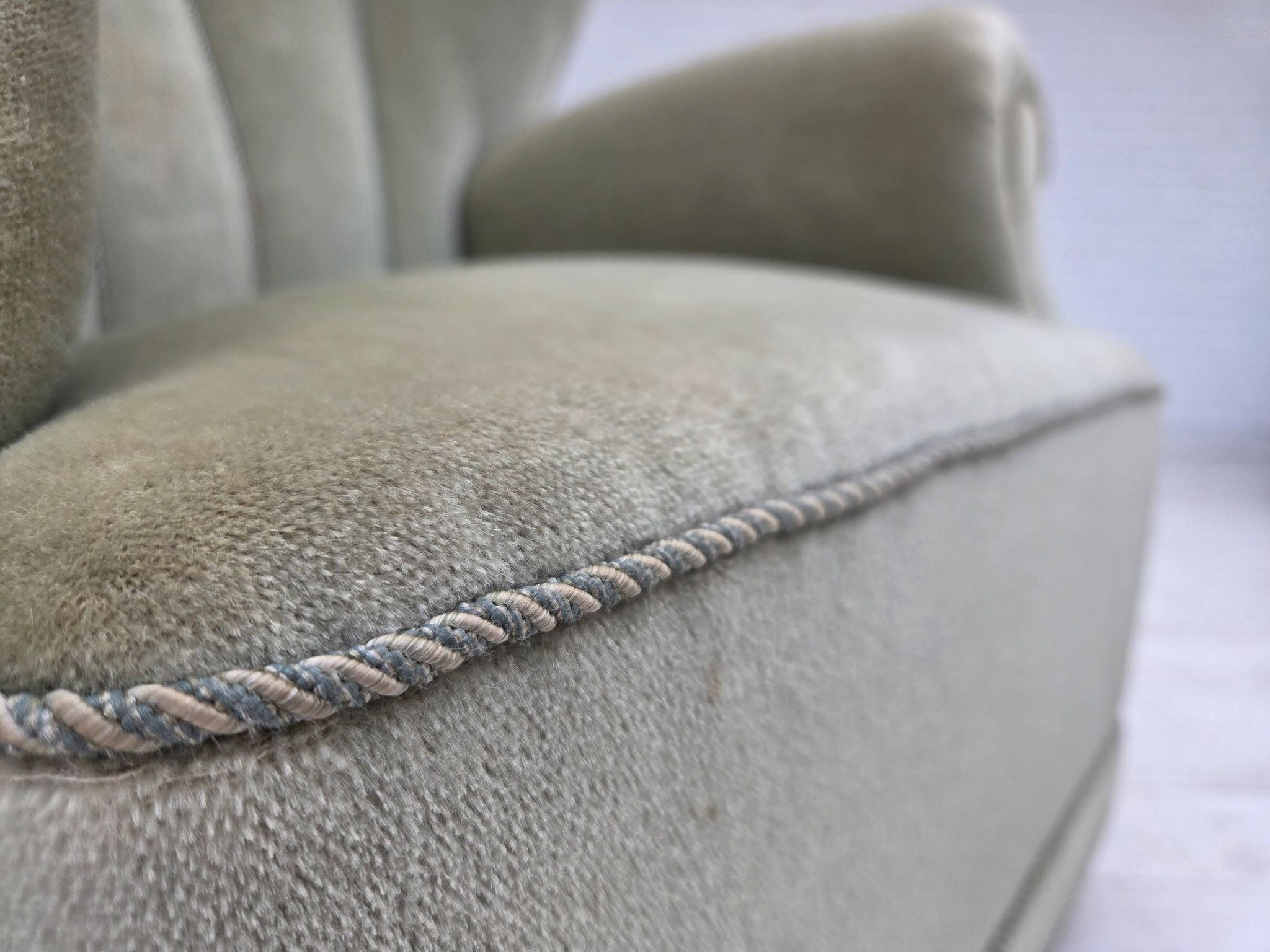 Fauteuil relax danois des années 1970, velours d'ameublement vert clair