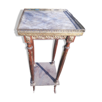 Fifth wheel table