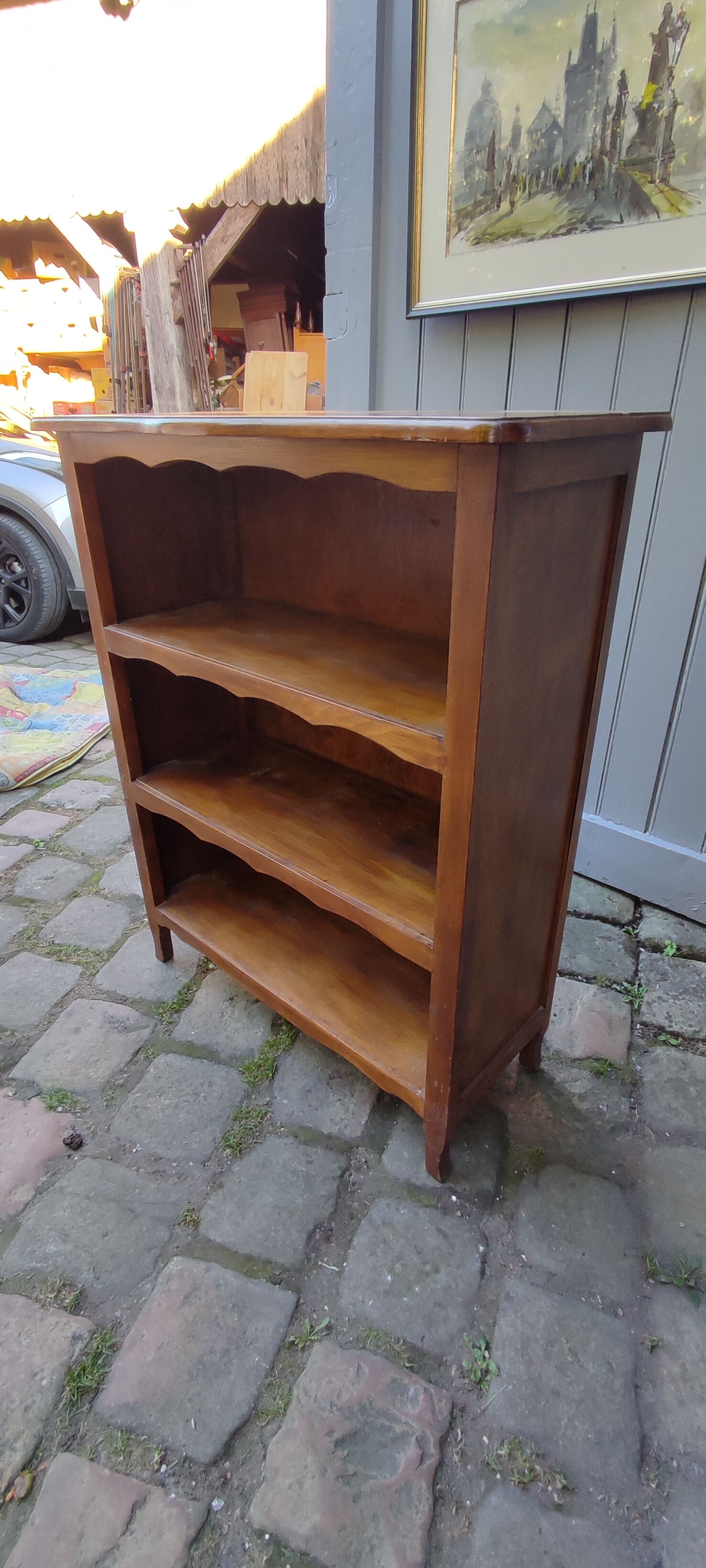 Bibus shelf in walnut veneer
