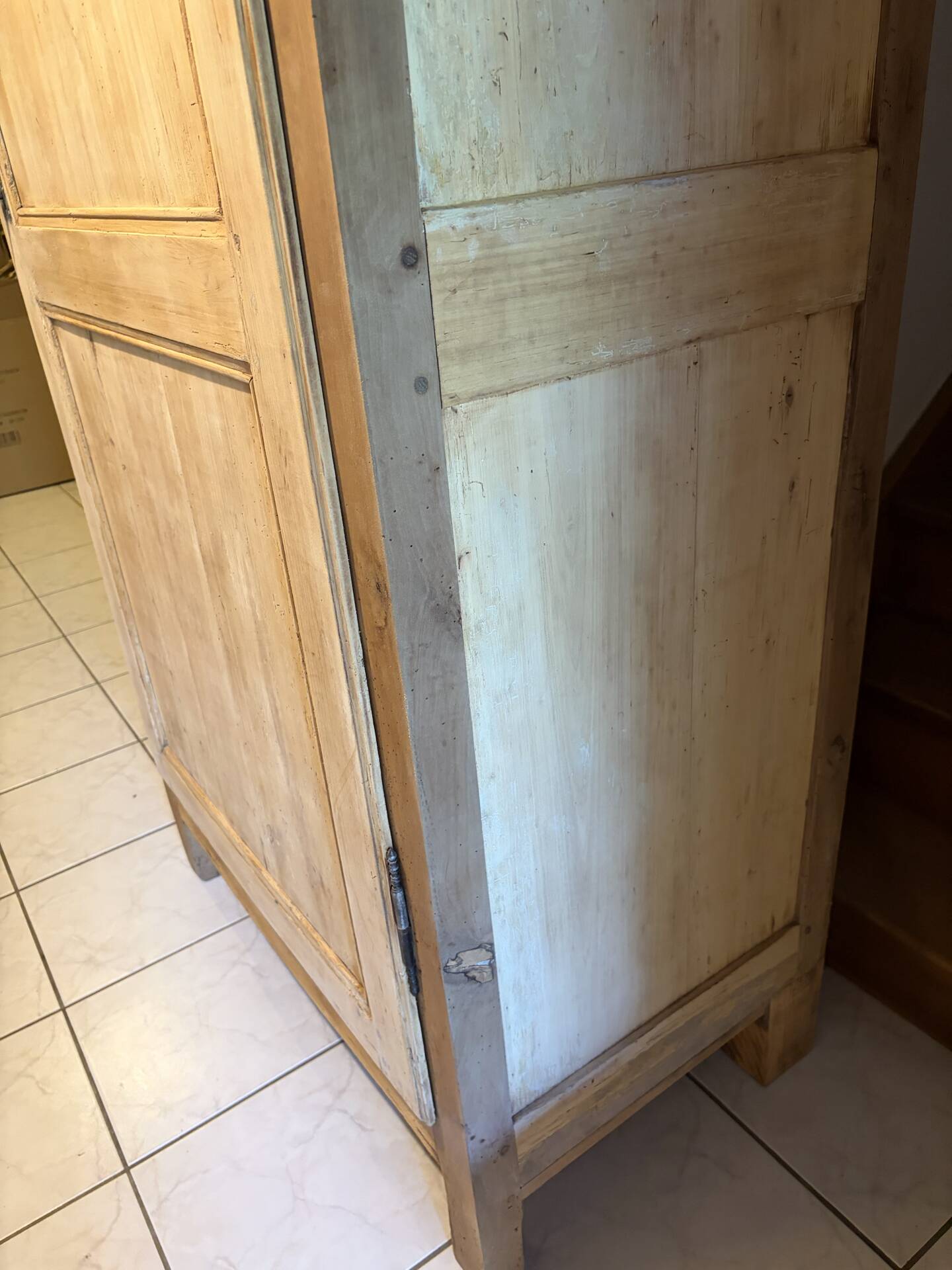 Raw wood bonnetière