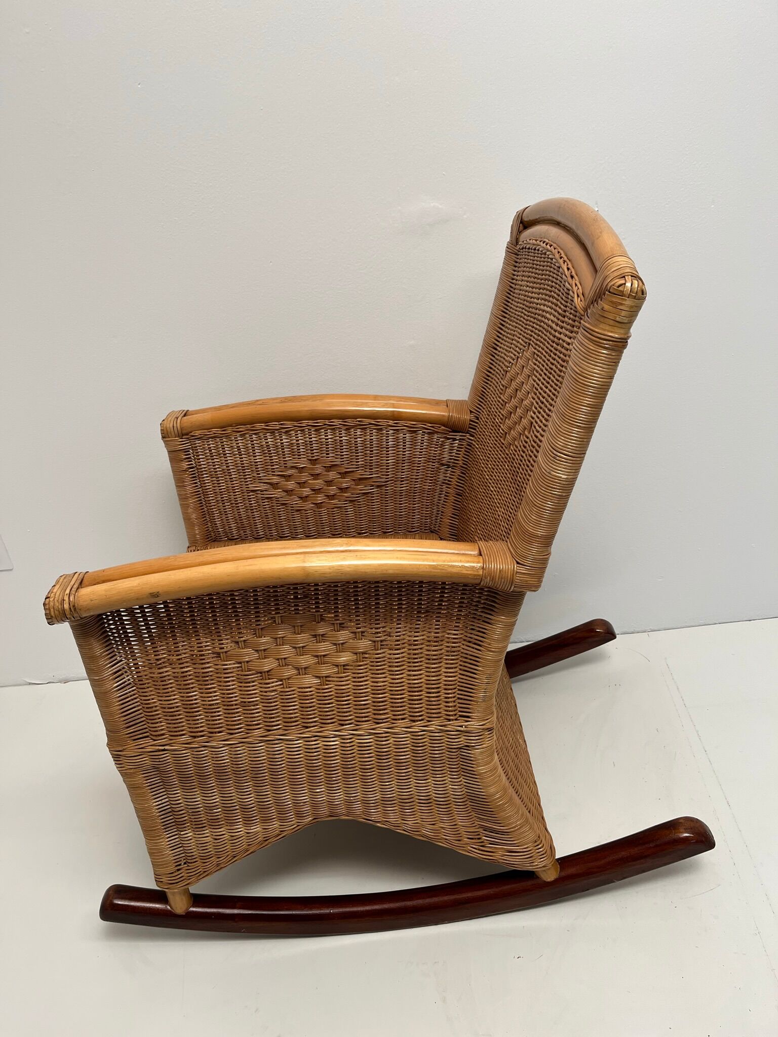 Rocking chair en rotin