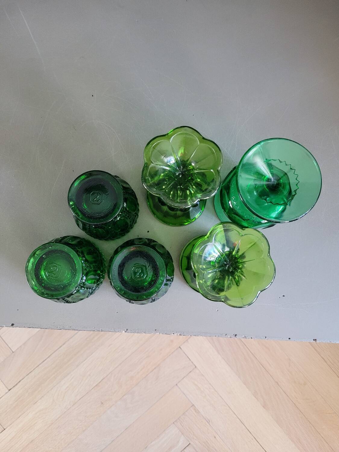 Set of 6 green molded glass glasses