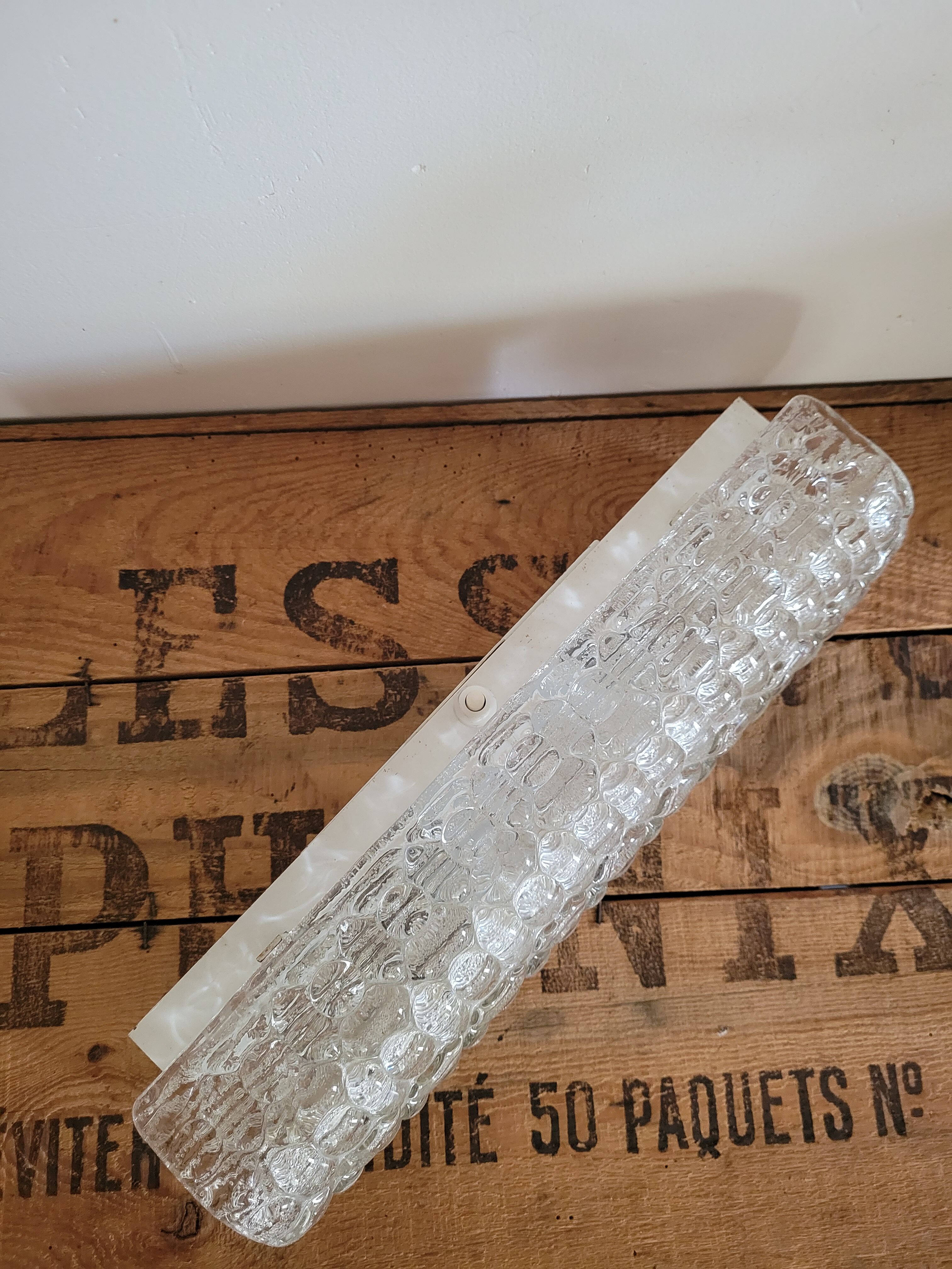 Bubble molded glass wall lamp