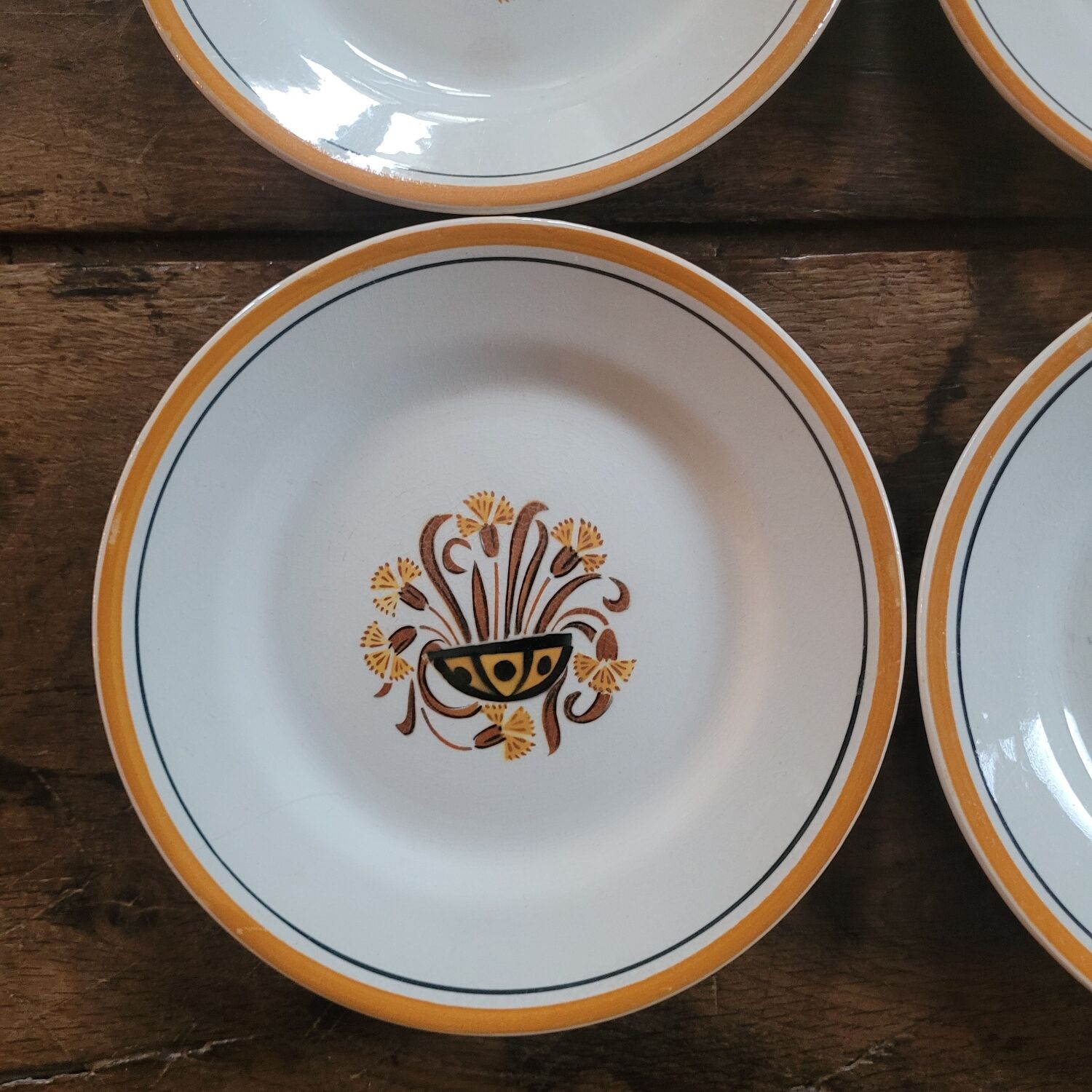 6 assiettes à dessert faïence de Montereau - Décor floral, circa 1950-