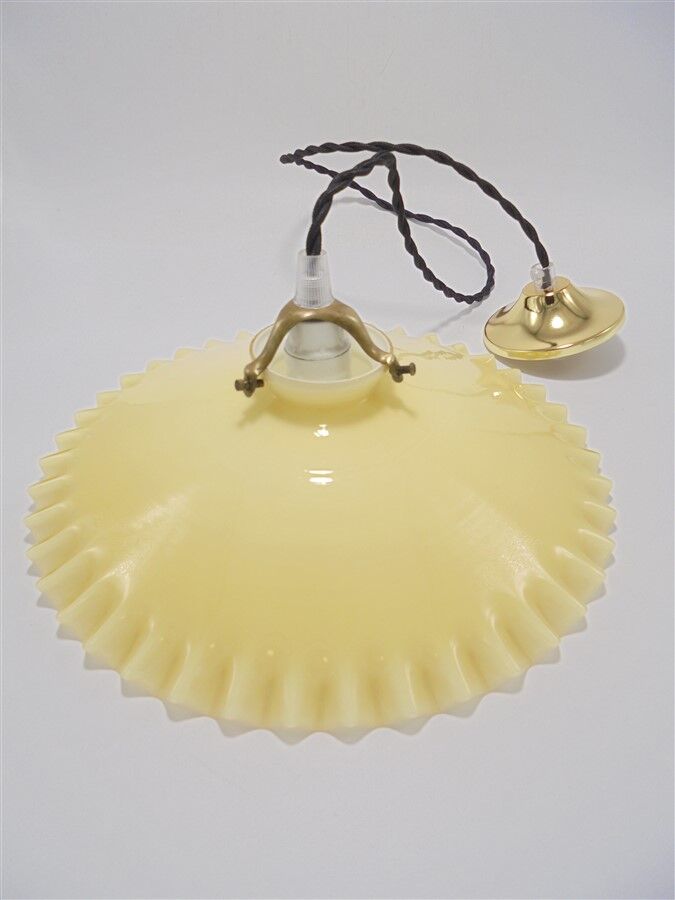 Suspension en opaline jaune