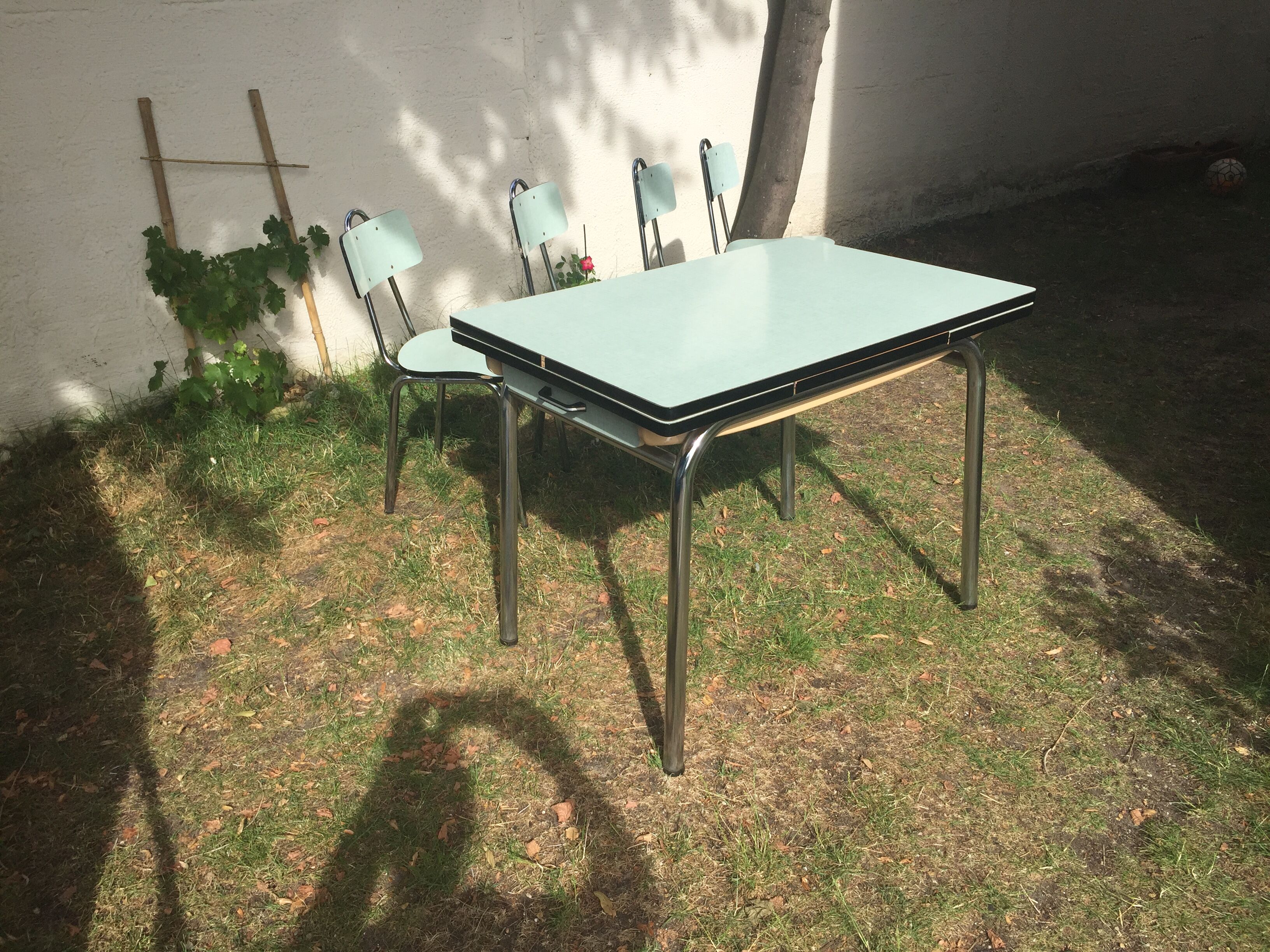 Table and 4 green water formica chairs 60's