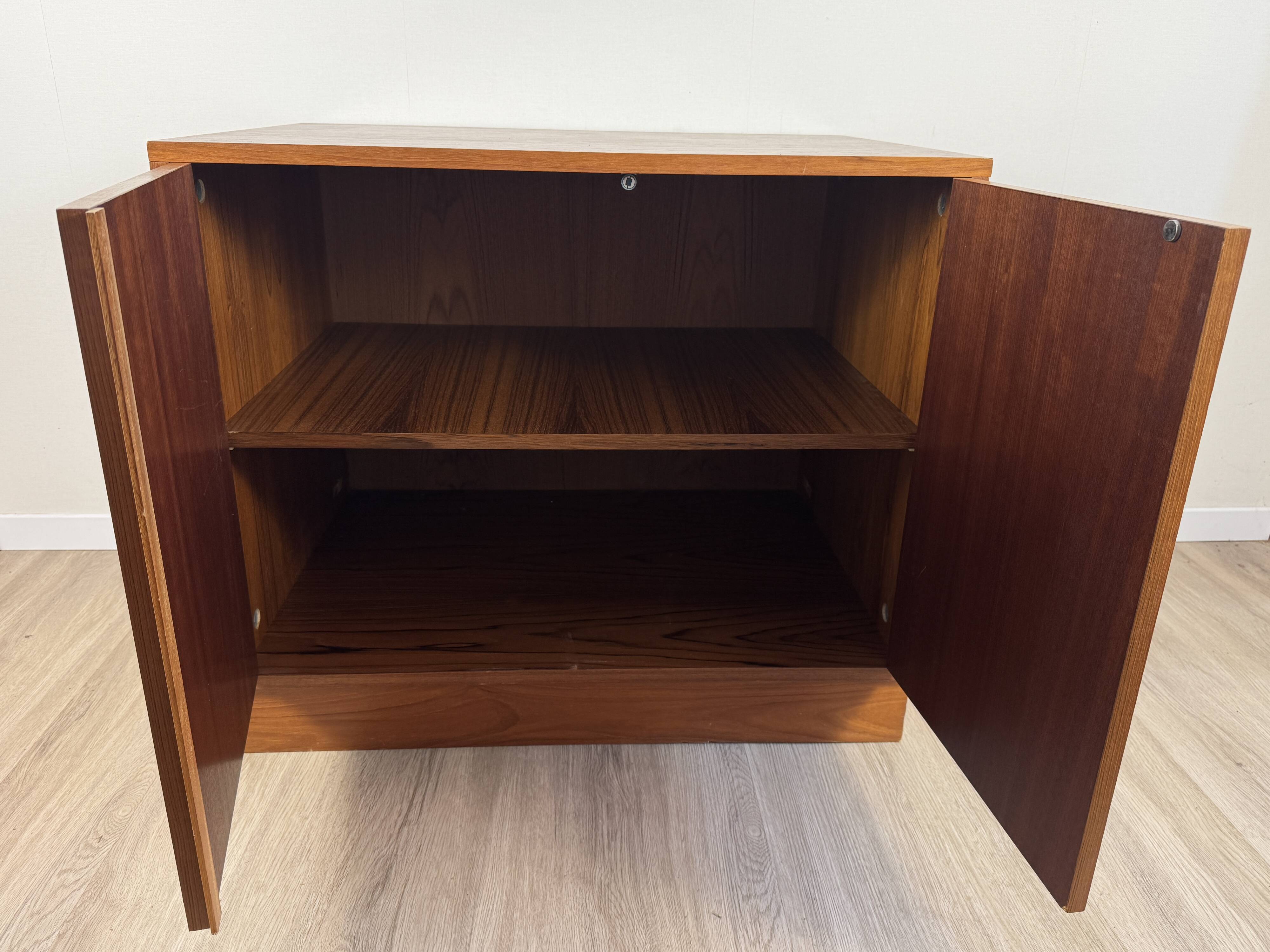 Buffet bas 2 portes teck — années 60/70