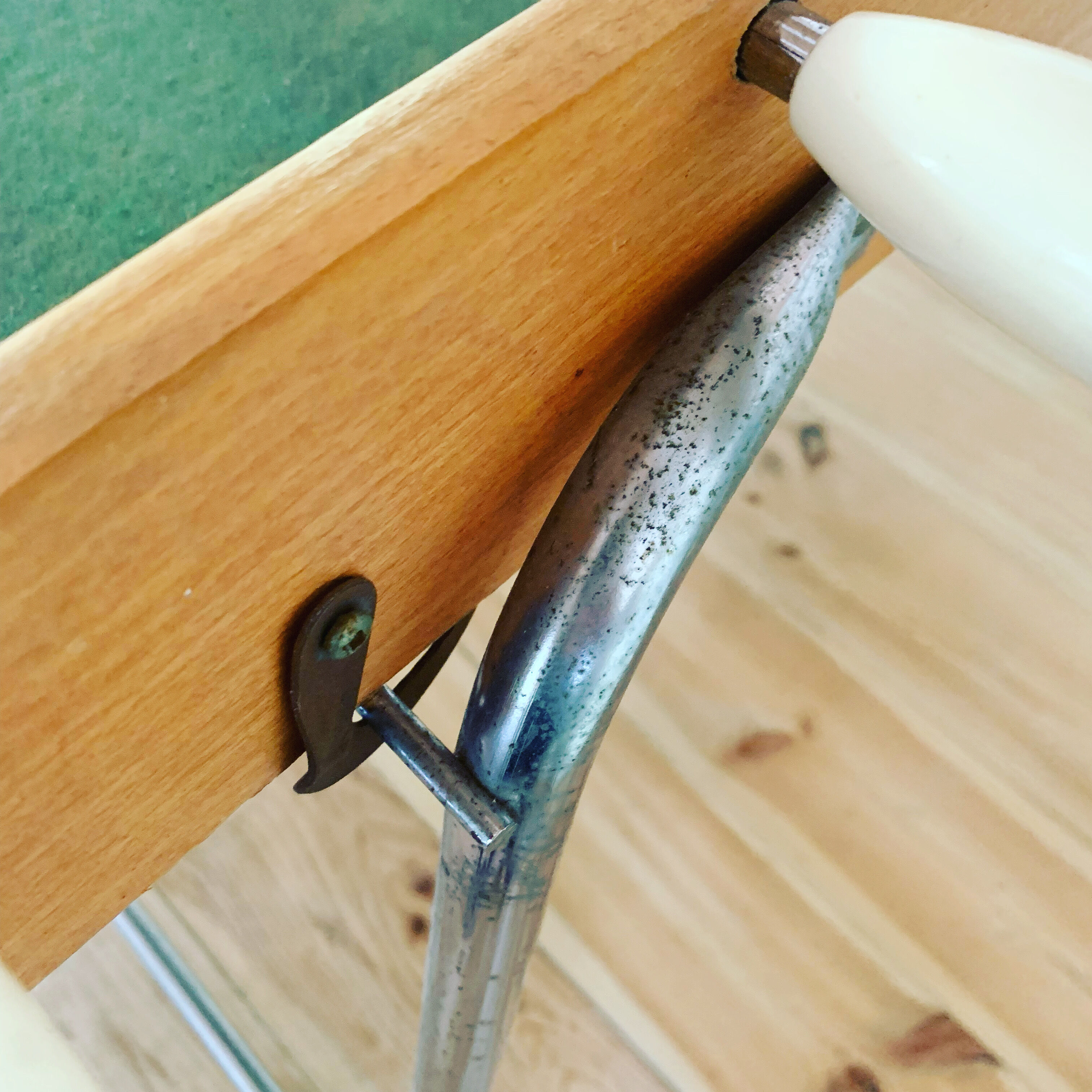 Foldable vintage table football