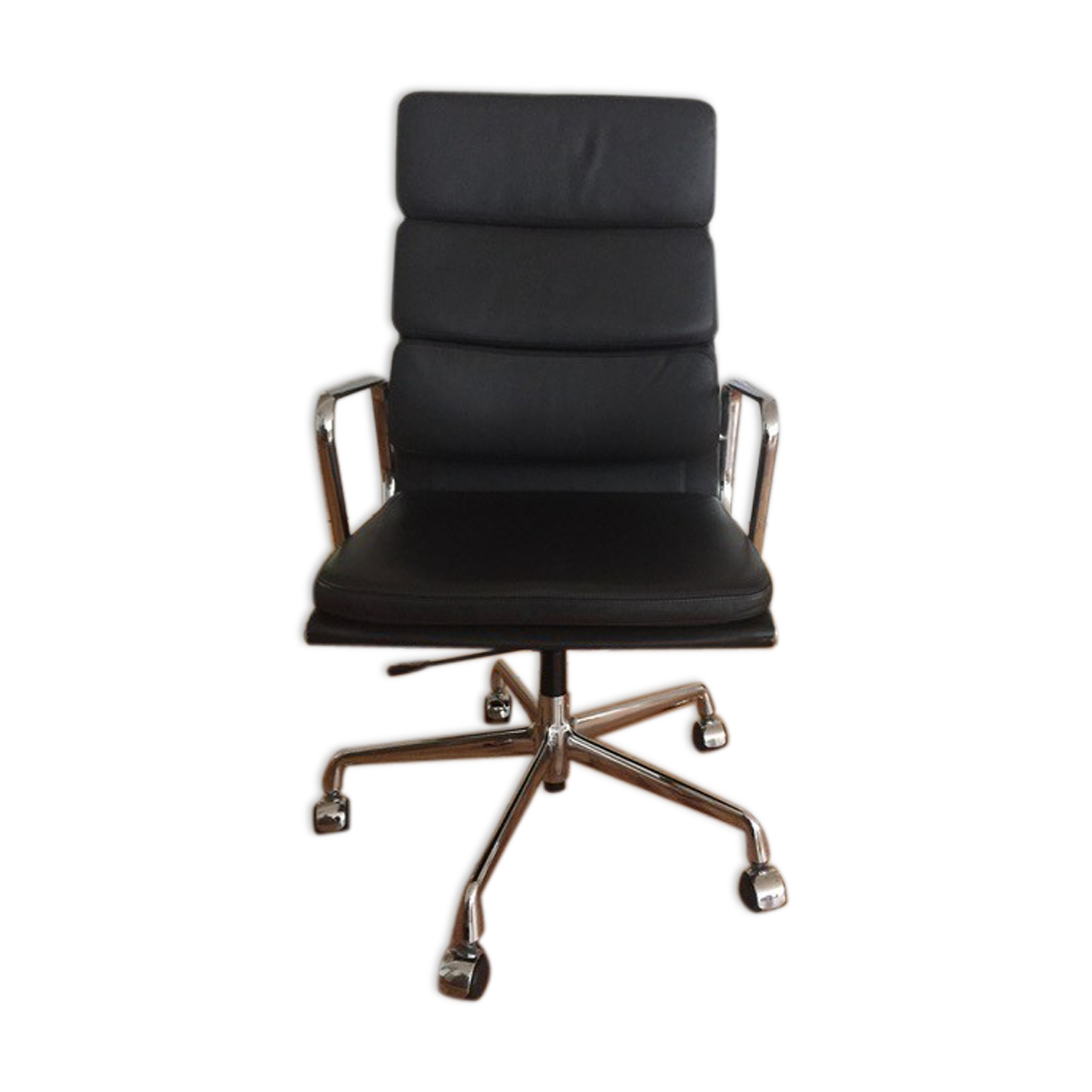 Soft Pad EA219 desk chair by Charles & Ray Eames
