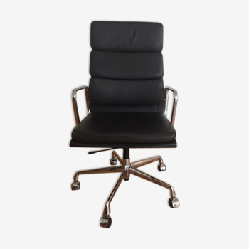 Soft Pad EA219 desk chair by Charles & Ray Eames
