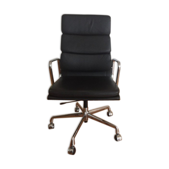 Soft Pad EA219 desk chair by Charles & Ray Eames