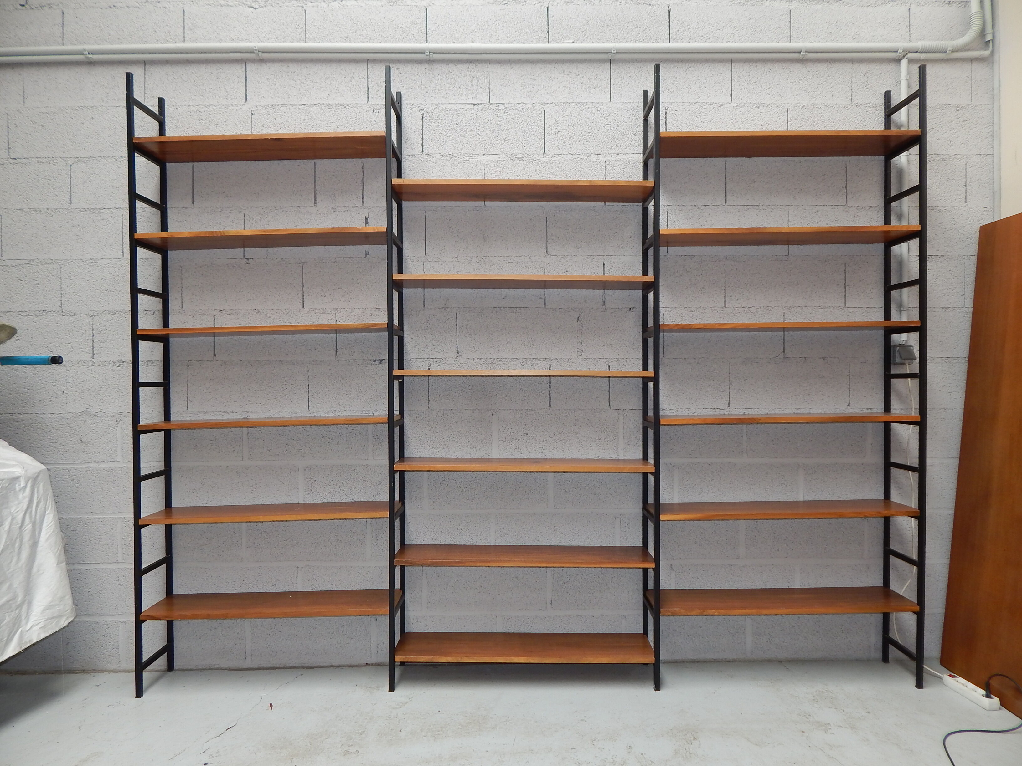 Étagère vintage scandinave
