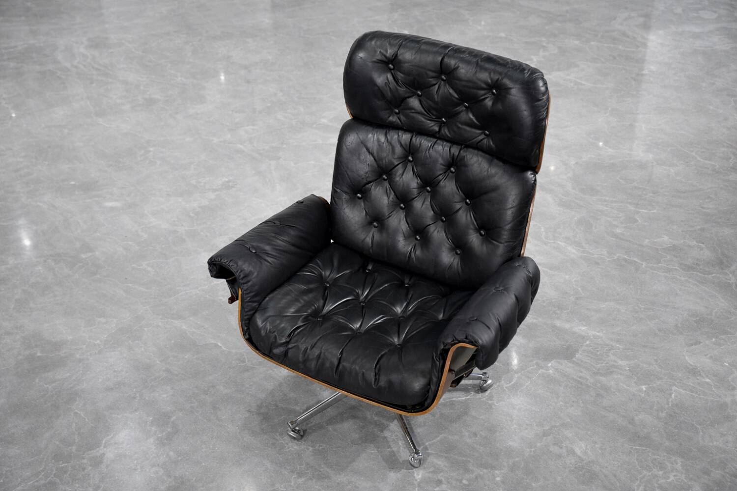 Vintage Mid-Century Modern Swiss Leather Lounge Chair from Giroflex