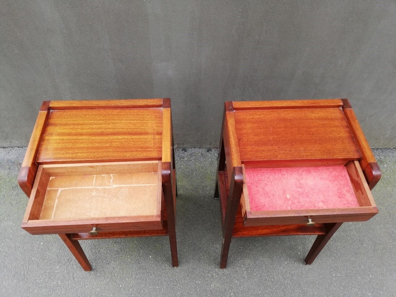 Paire de tables de chevet années 50