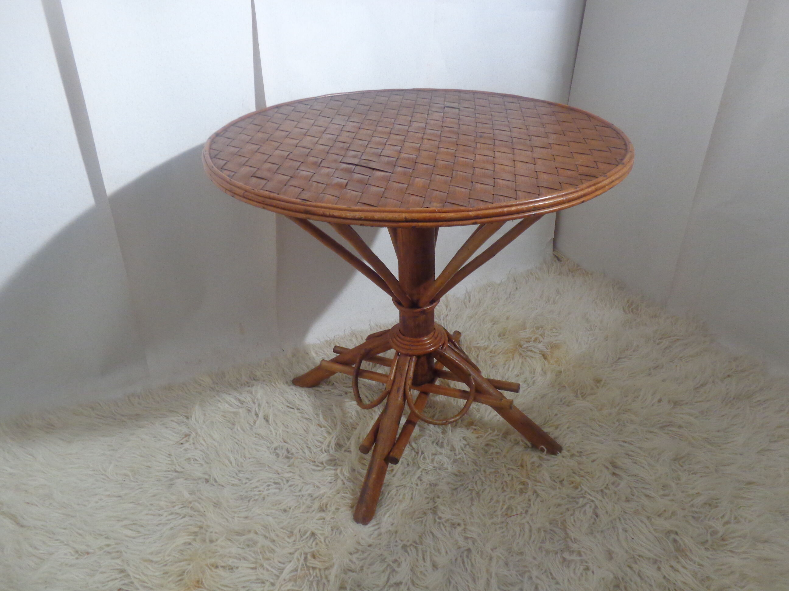 Rattan and braided chestnut table