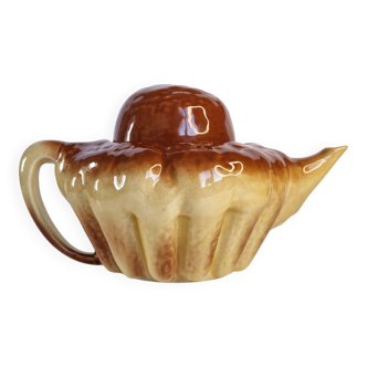 80's teapot in the shape of a brioche