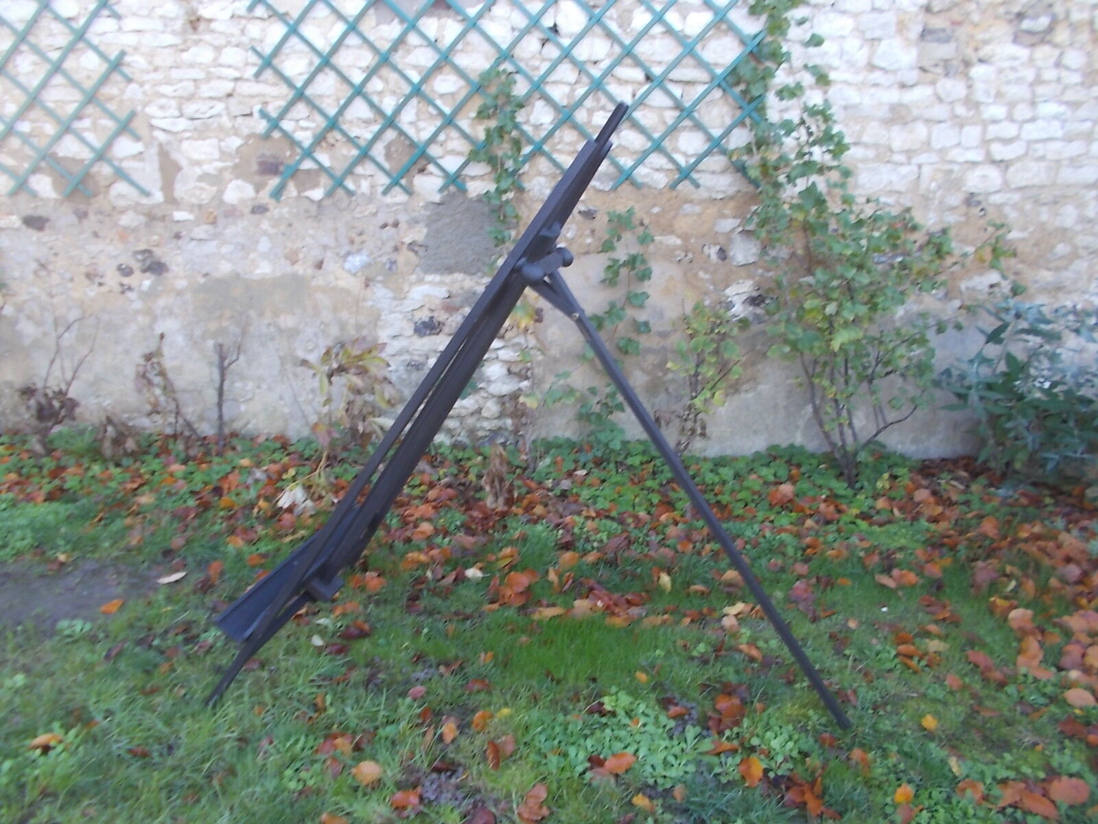 Wooden painter's easel
