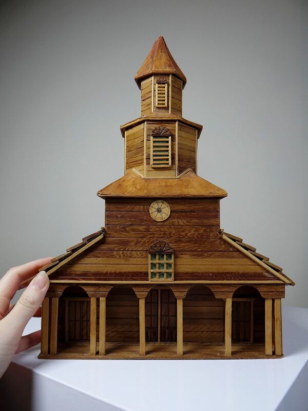 Maquette d'église en bois vintage années 50-70 ''Iglesia Nercon Chiloe Chile