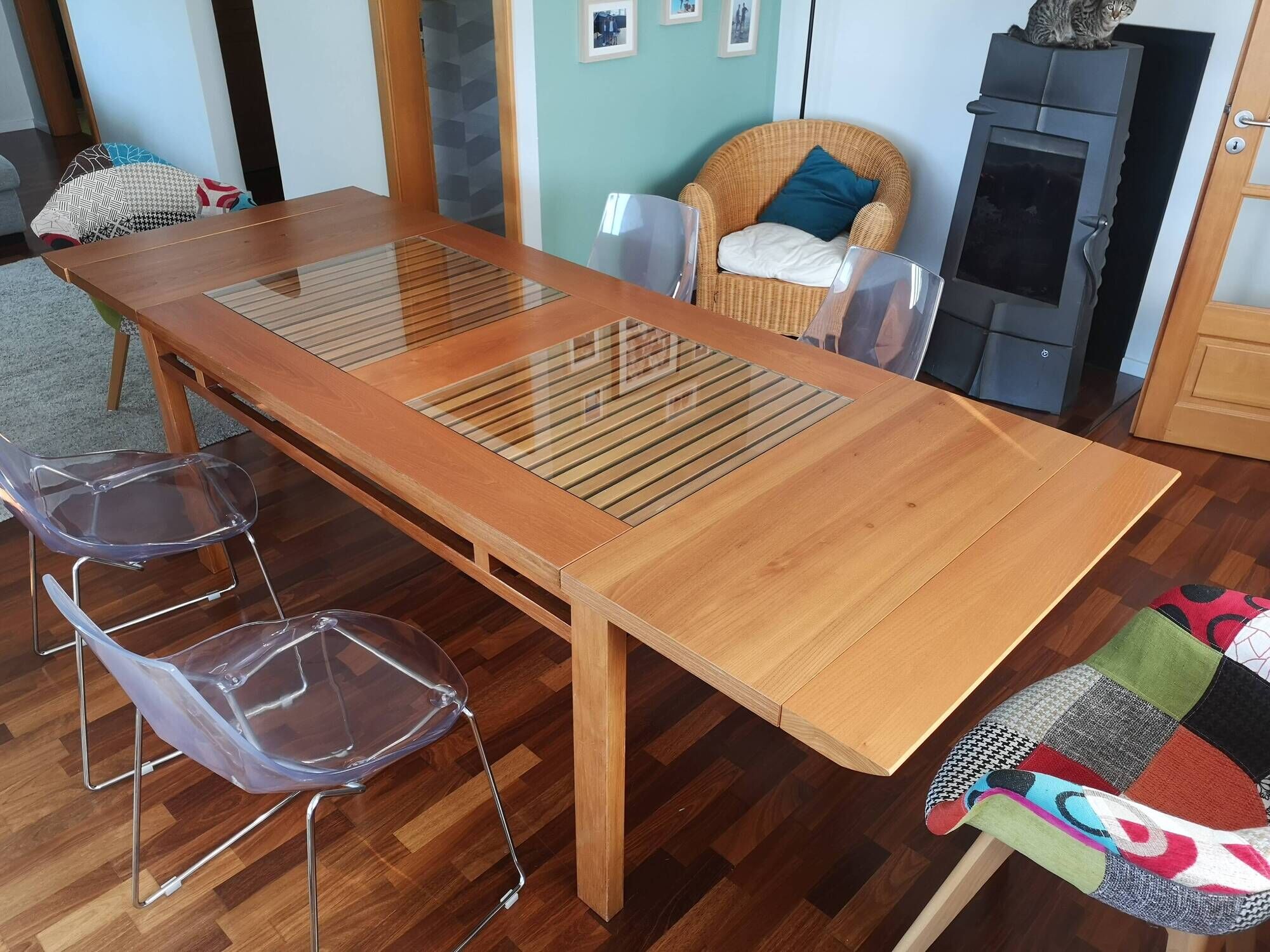extendable dining table