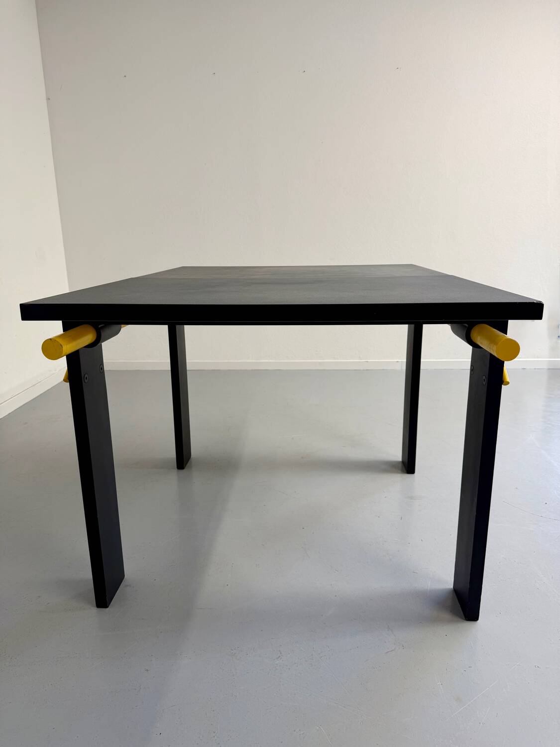 Table à manger extensible postmoderne design italien Lorenzo et Stefani, 1980