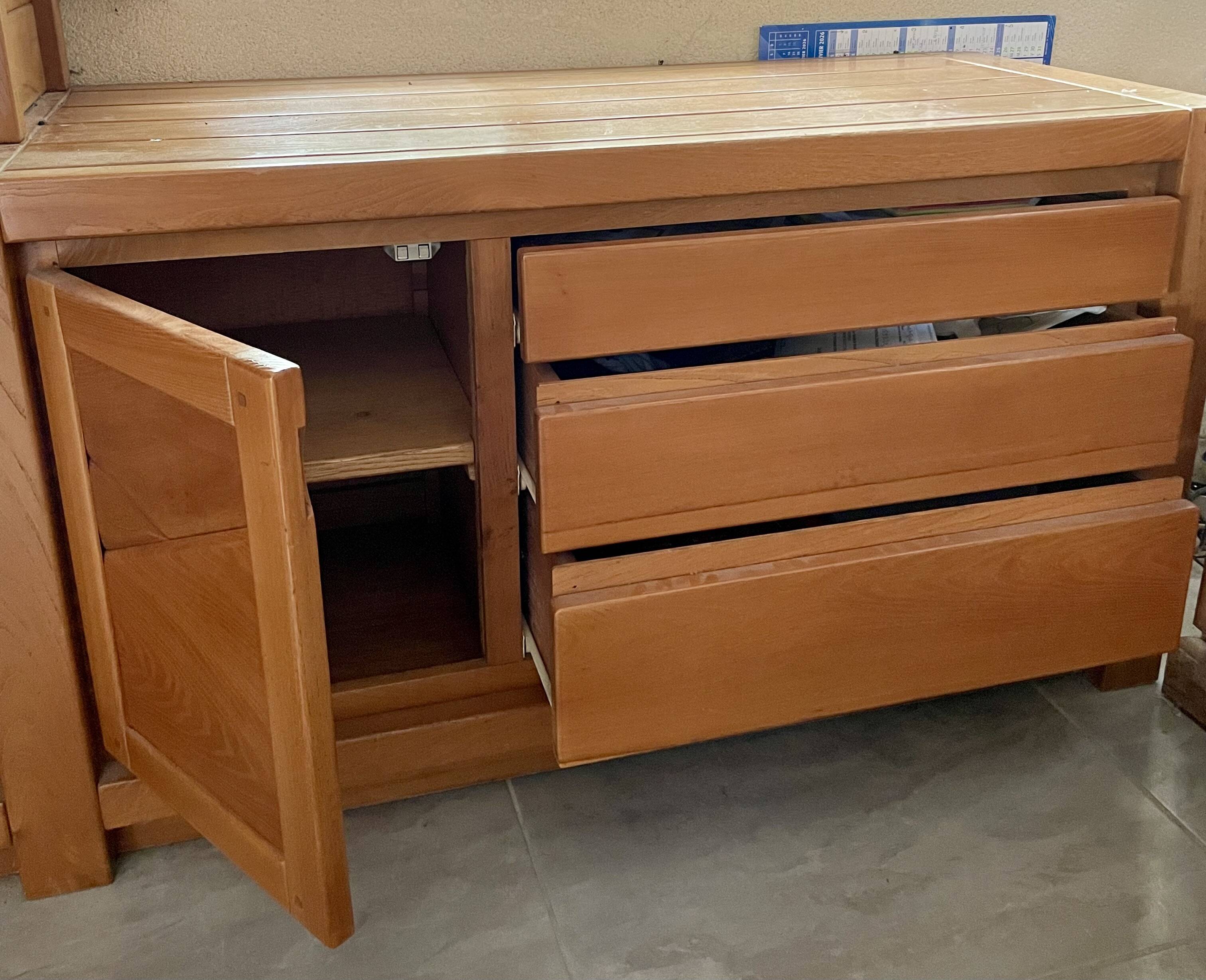 Corner buffet shelf in solid elm desmarchelier