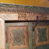 Porte indienne jaune verte sculptée Rajasthan ancienne patine d'origine vieux teck