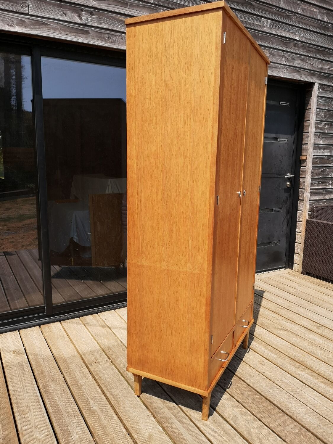 Compact vintage cabinet