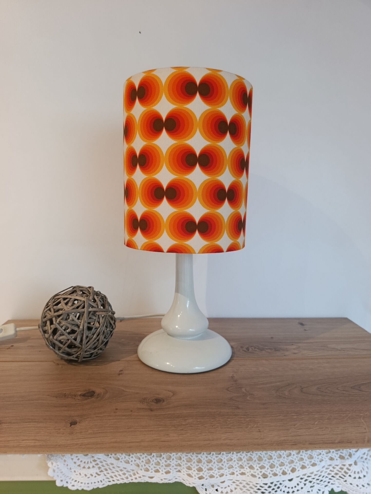Table lamp in a seventies style | orange psychedelic round lampshade